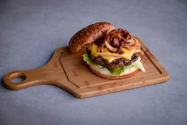 BBQ beef burger at La Tavola Beirut